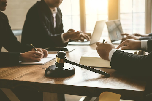 Navigating Legal Disputes: Selecting Top Civil Lawyers in Dubai